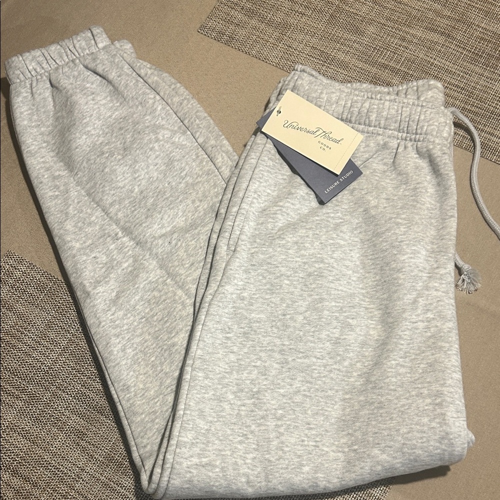 Universal Thread women’s Light Gray Sweatpants